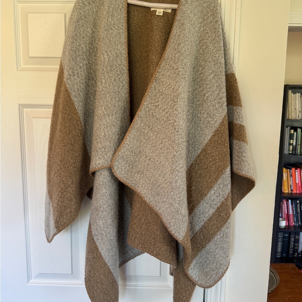Francesca's Collections Gray and Brown Poncho